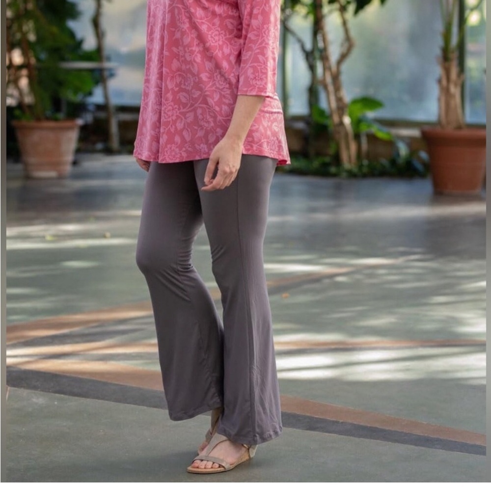 Mountain Mama Flare Leggings NWT